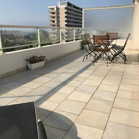 Bel Climatise 2 Pieces Au Centre Avec Terrasse - Fr-1-308-47