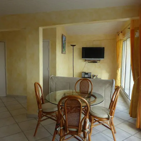 Bel Climatise 2 Pieces Au Centre Avec Terrasse - Fr-1-308-47 Apartment
