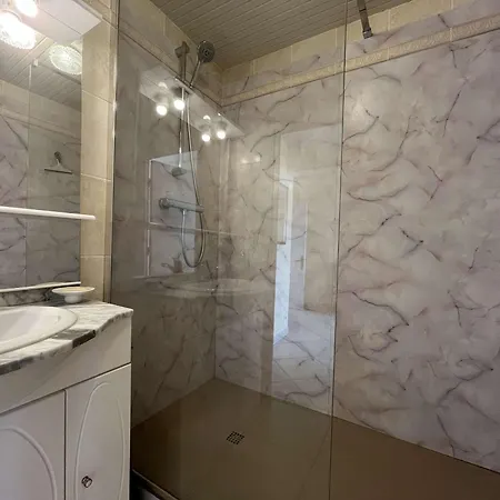 Bel Climatise 2 Pieces Au Centre Avec Terrasse - Fr-1-308-47 Apartment *